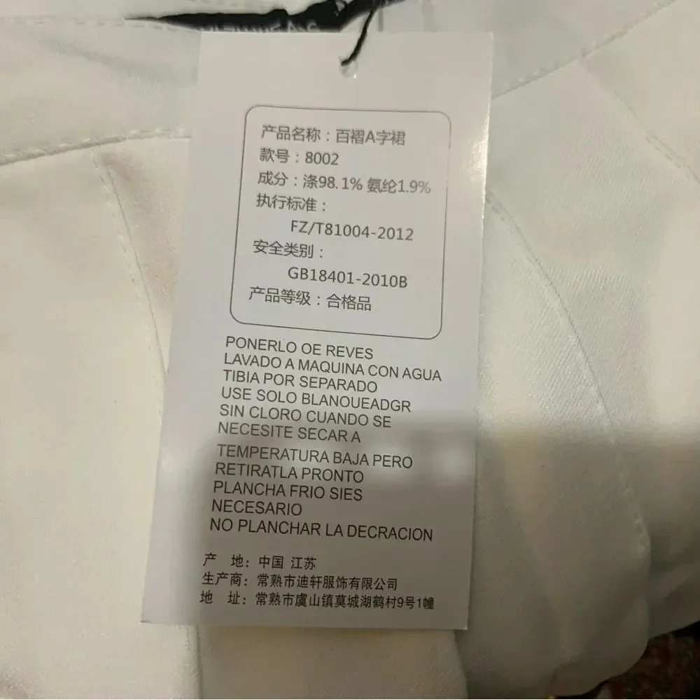 Xin yi zu wears Girls White Pleated A-Line Skirt Size L